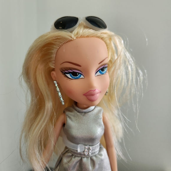 Sun Kissed Colour Changing Cloe - Picture 5 of 11